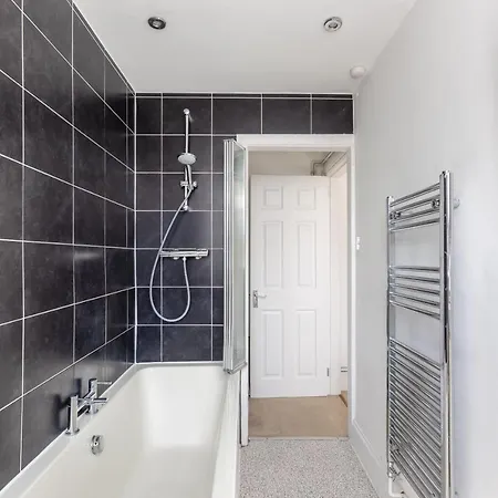 Ammonite - Coastal Retreat With Sea Views Holiday home