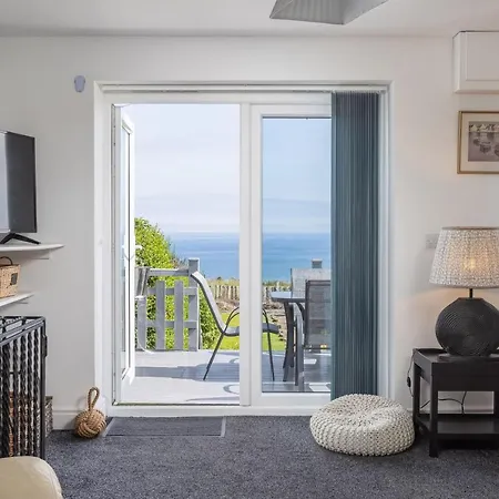 Ammonite - Coastal Retreat With Sea Views