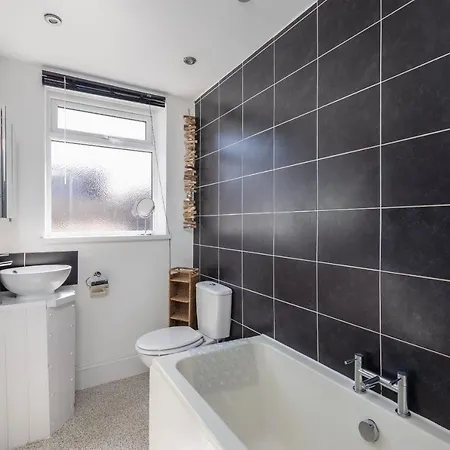 Ammonite - Coastal Retreat With Sea Views Hinderwell