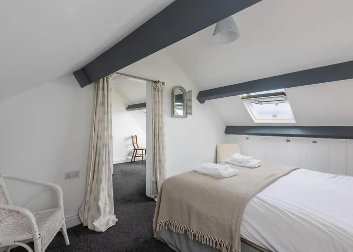 Holiday home Ammonite - Coastal Retreat With Sea Views *