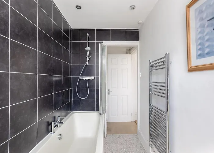 Ammonite - Coastal Retreat With Sea Views Holiday home