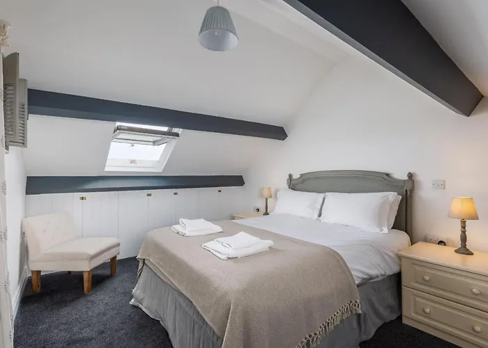 Holiday home Ammonite - Coastal Retreat With Sea Views *