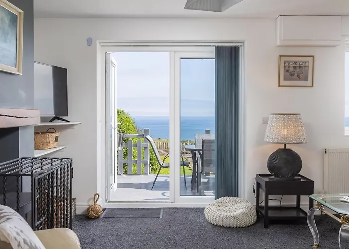 Ammonite - Coastal Retreat With Sea Views