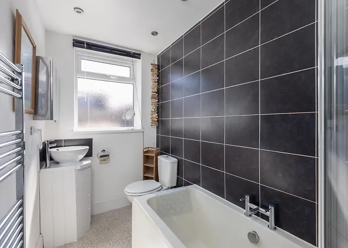 Ammonite - Coastal Retreat With Sea Views Hinderwell